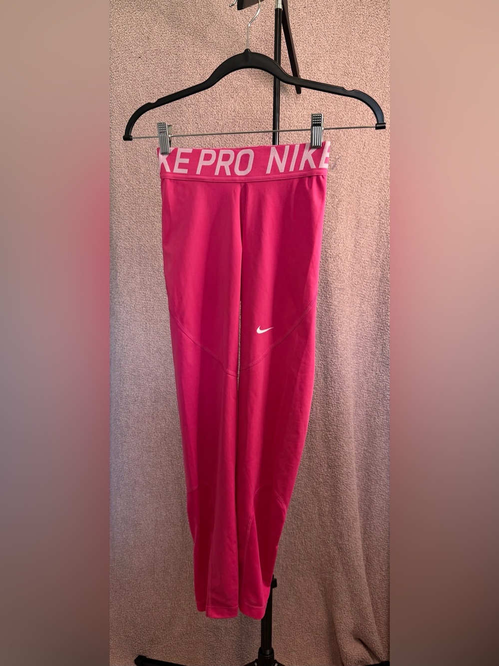 Nike Pro Dri-FIT Hot Pink Capri Compression Leggings Size S